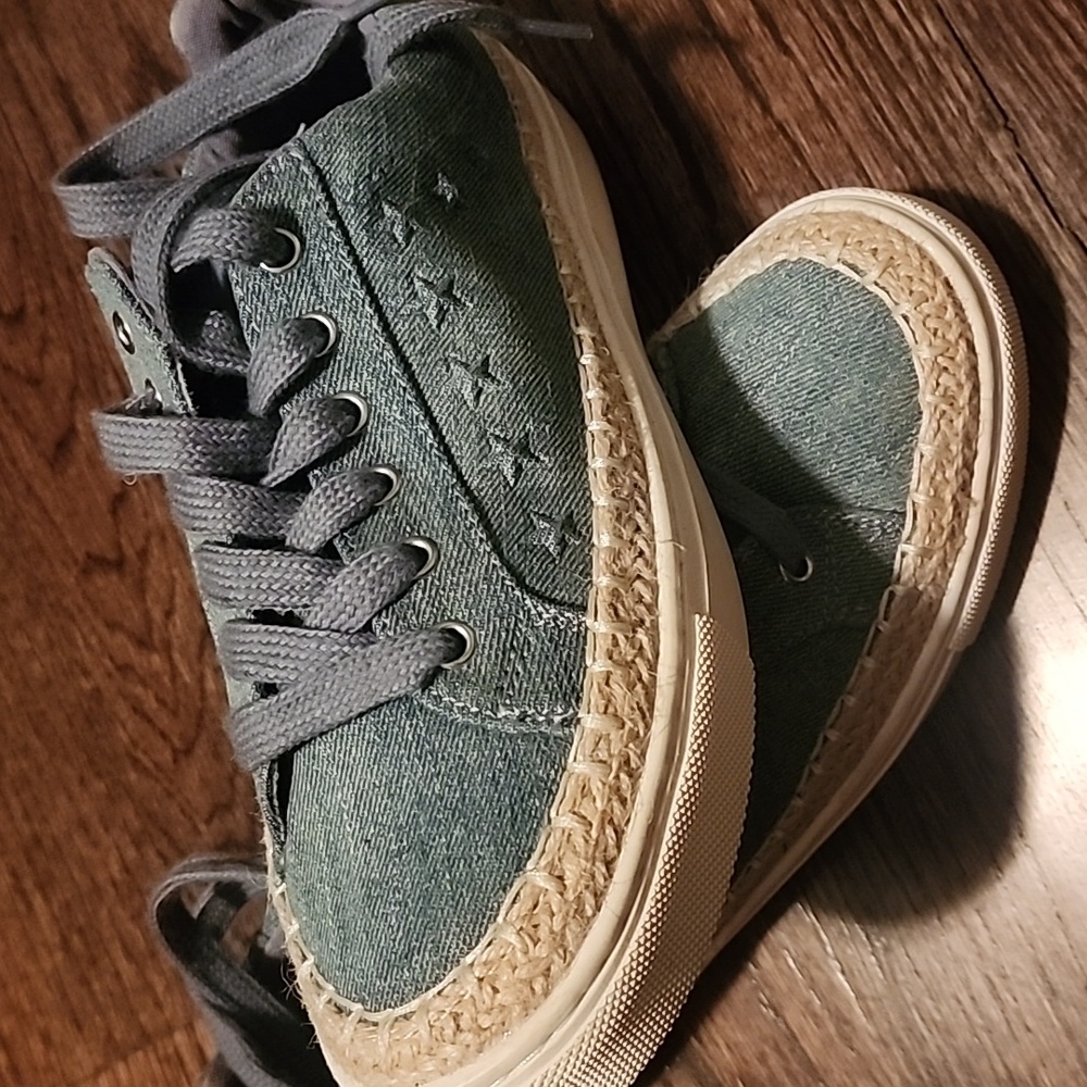 Womens Guess Denim Star Size 8 Lace Up Shoes. Never worn